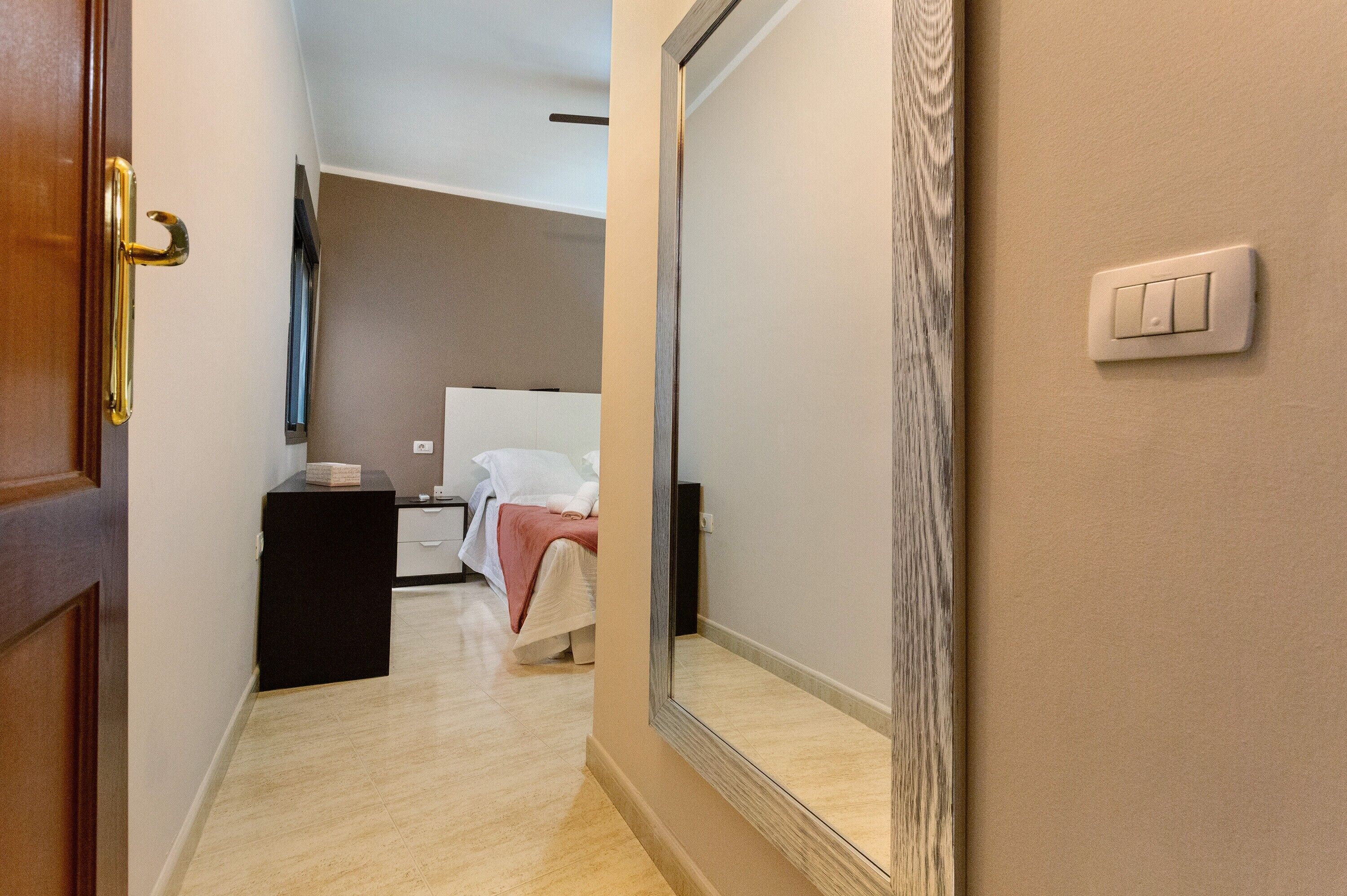 1 chambre, fer et planche à repasser, Wi-Fi gratuit, draps fournis