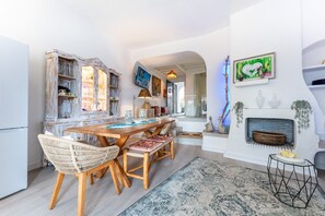 Dining - Apartment 'Beautiful Frontline' with Shared Pool, Wi-Fi and Air Conditioning (Unknown)