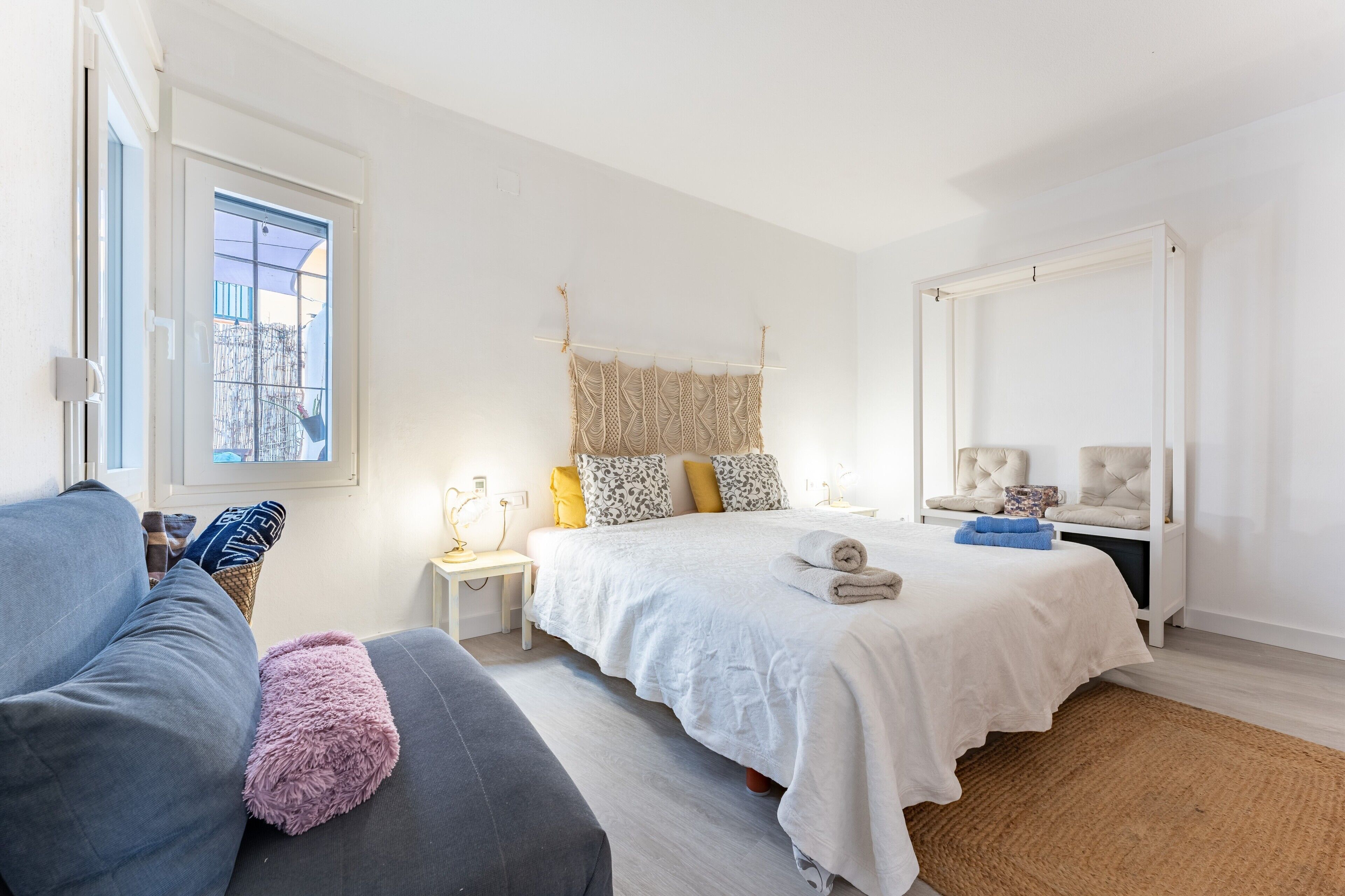 1 habitación, tabla de planchar con plancha, wifi gratis y ropa de cama 