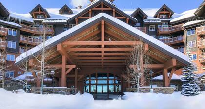 One Ski Hill Luxury Condo - Ski-In/Ski-Out at Peak 8 Base - Family-Friendly
