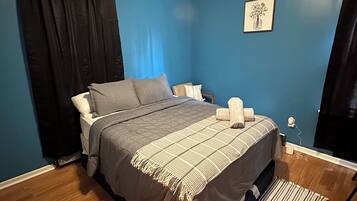 Standard Double Room, Non Smoking | Iron/ironing board, free WiFi