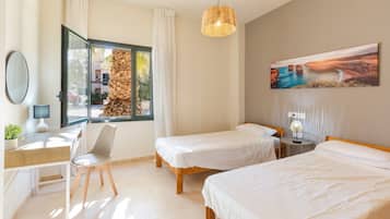 2 slaapkamers, een strijkplank/strijkijzer, gratis wifi, beddengoed