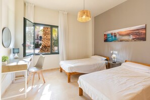 2 slaapkamers, een strijkplank/strijkijzer, gratis wifi, beddengoed