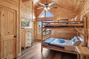 4 bedrooms, iron/ironing board, free WiFi, bed sheets