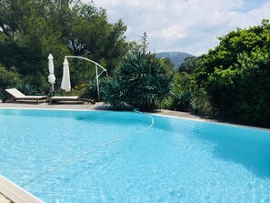 Pool - Villa 'Loft 45m2 Piscine' with Mountain View, Wi-Fi and Air Conditioning (Carqueiranne)
