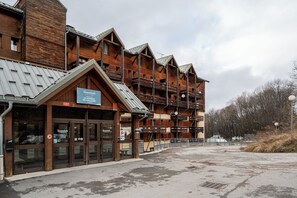 Exterior - Apartment 'Valloire' with Mountain View, Private Terrace and Wi-Fi (Valloire)