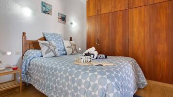 2 bedrooms, iron/ironing board, free WiFi, bed sheets