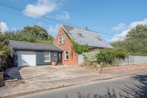 Exterior - The Red House, Leiston - A Smart Base for Coast and Work (Suffolk)