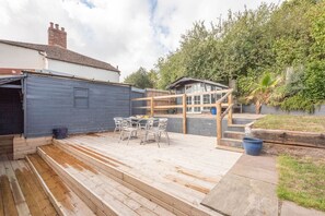 Outdoor dining - The Red House, Leiston - A Smart Base for Coast and Work (Suffolk)