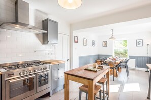 Fridge, microwave, oven, stovetop - The Red House, Leiston - A Smart Base for Coast and Work (Suffolk)