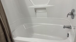 Deluxe Single Room, Balcony | Bathroom | Towels, soap, shampoo, toilet paper