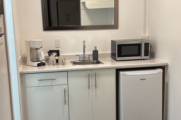 Deluxe Single Room, Balcony | Desk, iron/ironing board, free WiFi