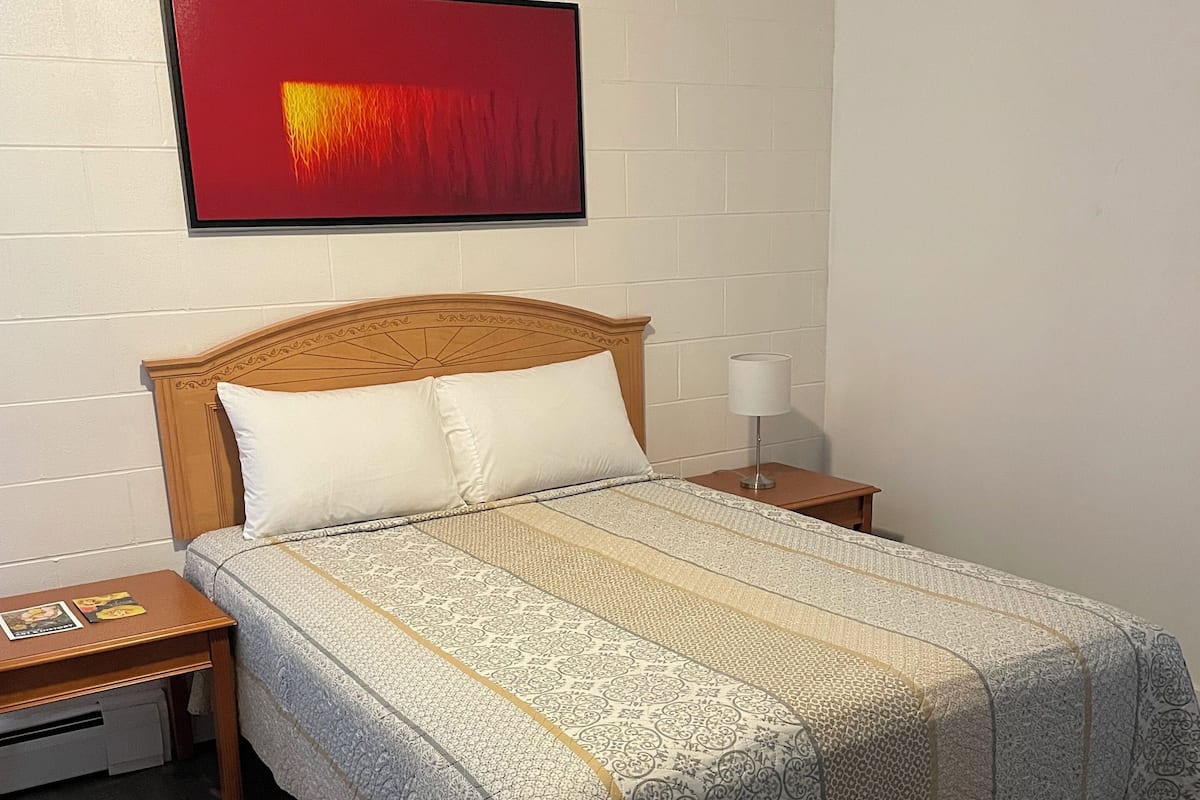 Deluxe Single Room, Balcony | In-room dining