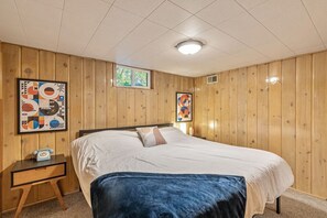 2 bedrooms, iron/ironing board, travel cot, WiFi - Luxe Sugarhouse Nook | Massage | Garage | 2 Kings (Salt Lake City)