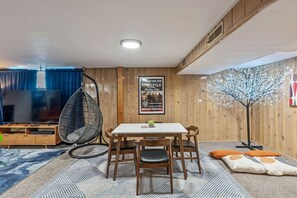 Dining - Luxe Sugarhouse Nook | Massage | Garage | 2 Kings (Salt Lake City)