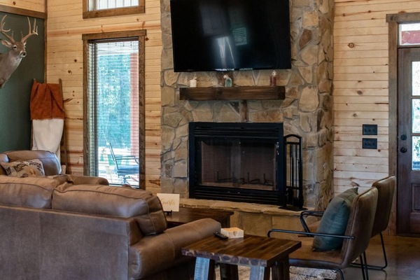 Smart TV, fireplace