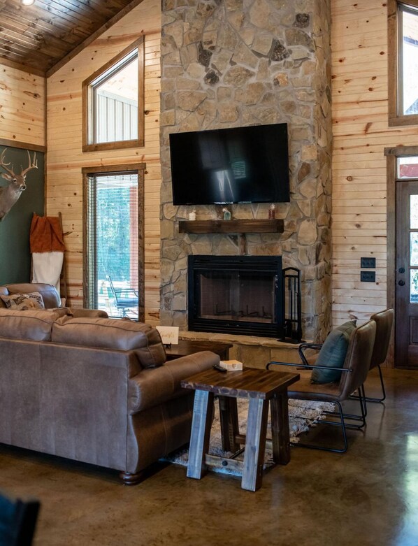 Smart TV, fireplace