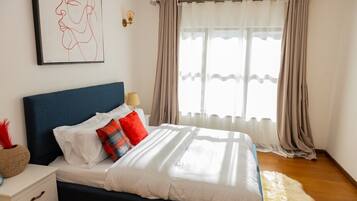 2 Schlafzimmer, Schreibtisch, Bügeleisen/Bügelbrett, Reisekinderbett