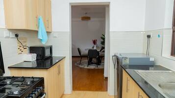 Fridge, microwave, oven, stovetop