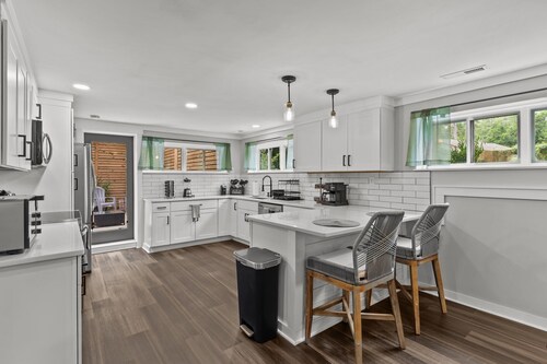 Spectacular 4 Bedroom with Outdoor Oasis!  No Cleaning Fee