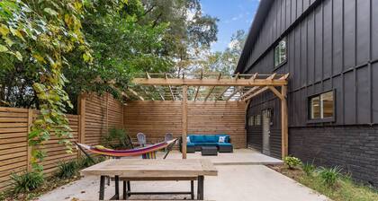 Spectacular 4 Bedroom with Outdoor Oasis! No Cleaning Fee