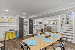 Kylskåp, mikrovågsugn, ugn och spishäll