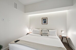 1 soverom, strykejern/-brett, wi-fi (inkludert) og sengetøy