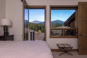 4 Schlafzimmer, Schreibtisch, Bügeleisen/Bügelbrett, Reisekinderbett