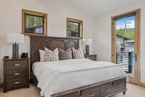 4 Schlafzimmer, Schreibtisch, Bügeleisen/Bügelbrett, Reisekinderbett