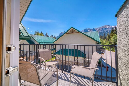 Banff woods lodge-Combo Two Townhouse Door by Door