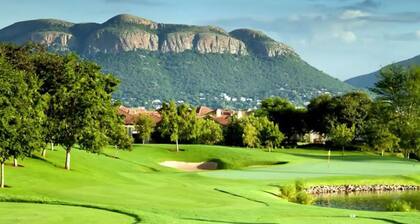 Spacious villa with 5 bedrooms and WiFi, AC in fantastic Hartbeespoort