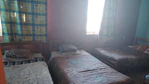 Basic Shared Dormitory, Patio, Partial Sea View | WiFi (free), bed sheets - Hostal al Fin del Mundo (Punta Arenas)