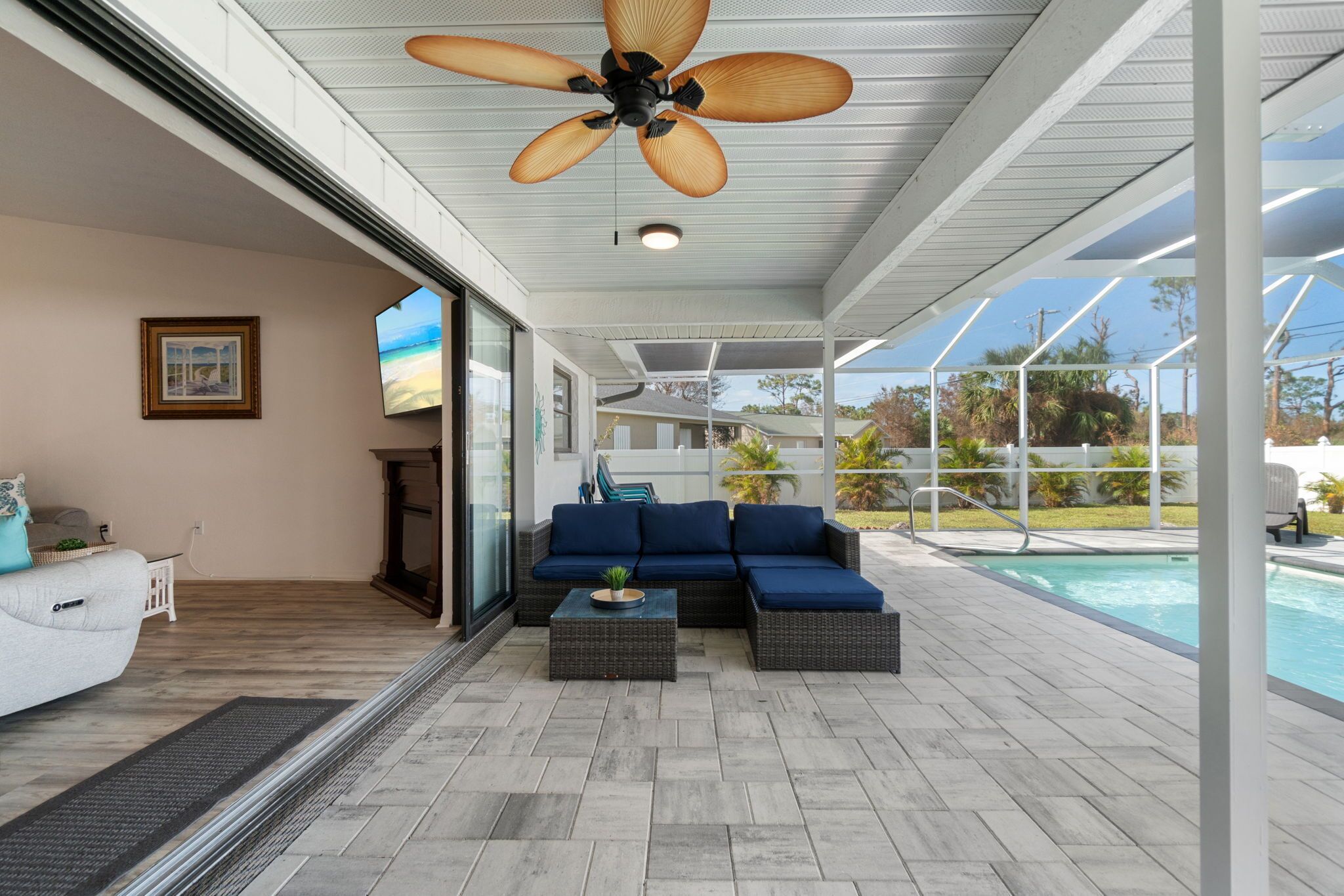 室外游泳池，恒温泳池