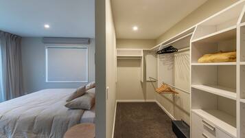 3 bedrooms, iron/ironing board, travel crib, free WiFi