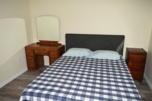 4 bedrooms, iron/ironing board, free WiFi, bed sheets