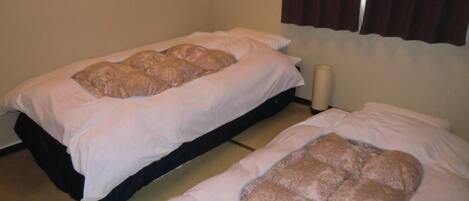 1 bedroom, desk, free WiFi, bed sheets