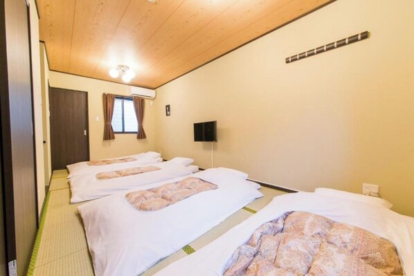 1 habitación, escritorio, wifi gratis y ropa de cama 