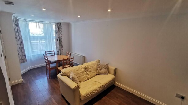 Unclassified image, 1 of 8, button - City Apartment Sleeps 4 with Garden (Romford)