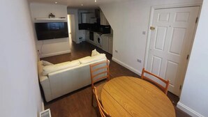 Unclassified image, 2 of 8, button - City Apartment Sleeps 4 with Garden (Romford)