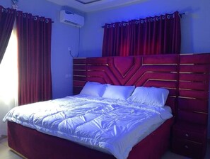 2 quartos, ferros/tábuas de passar roupa, Wi-Fi, roupa de cama