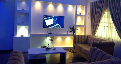 2 Bed - Sleeps 4 with Free Parking