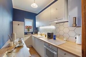 Mikrovågsugn, ugn, spishäll och diskmaskin