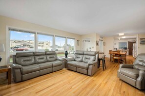 Unclassified image, 2 of 50, button