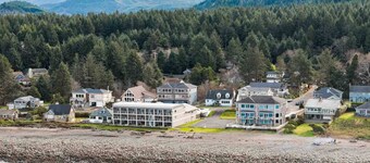 Fantastic Seaside Beach Escape, Across Street From Ocean, Perfect for Families, Games, Walk to Beach