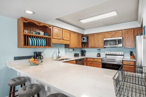 Fridge, microwave, oven, dishwasher - New Listing!  Beautiful Gulf Views!  Beach Service included! (Miramar Beach)