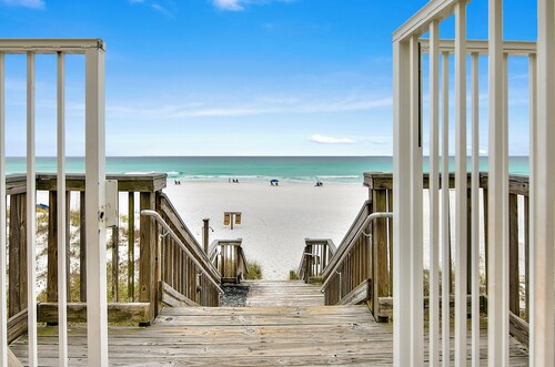 New Listing!  Beautiful Gulf Views!  Beach Service included!