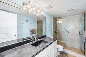 Douche, serviettes fournies