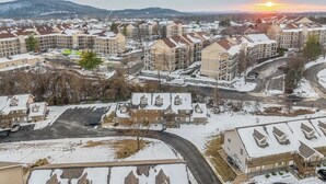 A residential area with multiple apartment buildings, a parking lot, and a road. - Cozy Branson Studio Near Strip & SDC / Patio / Dog Friendly (Branson)