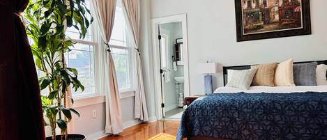 1 habitación, tabla de planchar con plancha, wifi gratis y ropa de cama