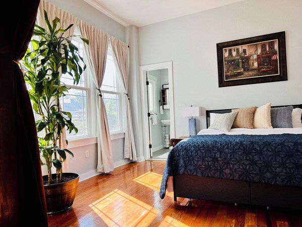 1 غرفة نوم ومكواة/لوح كي وواي فاي مجانًا وملاءات أسرّة